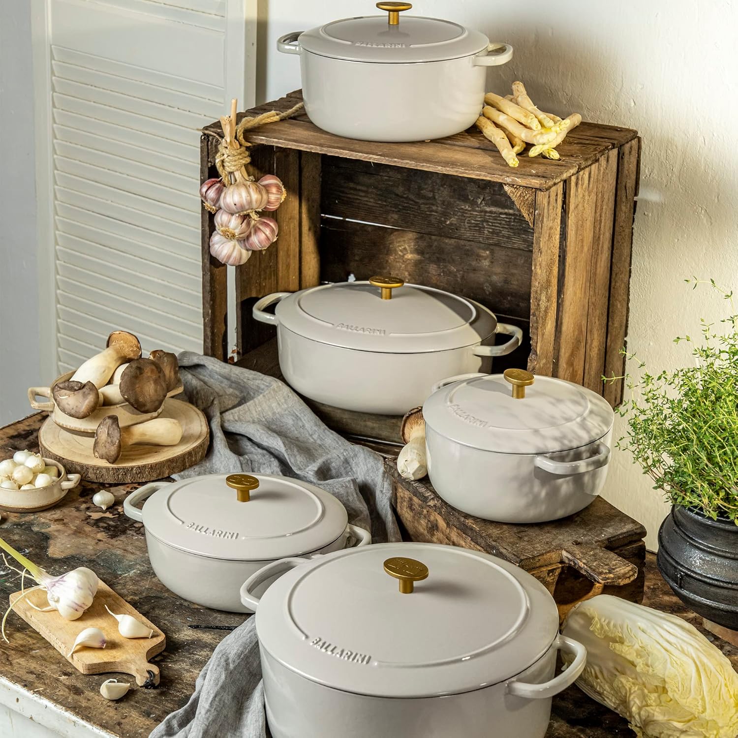 Cast Iron 5-qt Oval Dutch Oven Crema White H38836