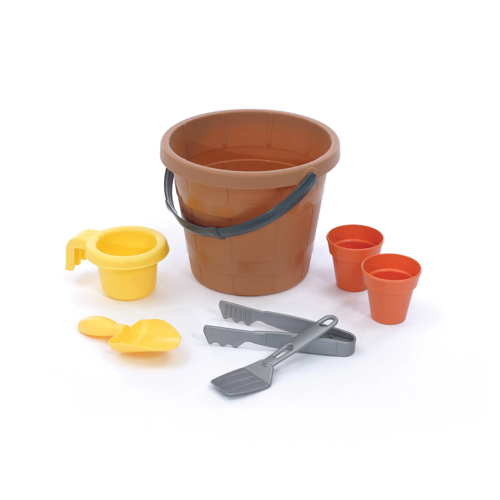 Brown Toddler Playhouse with Grill and Planter Play Toys U951843
