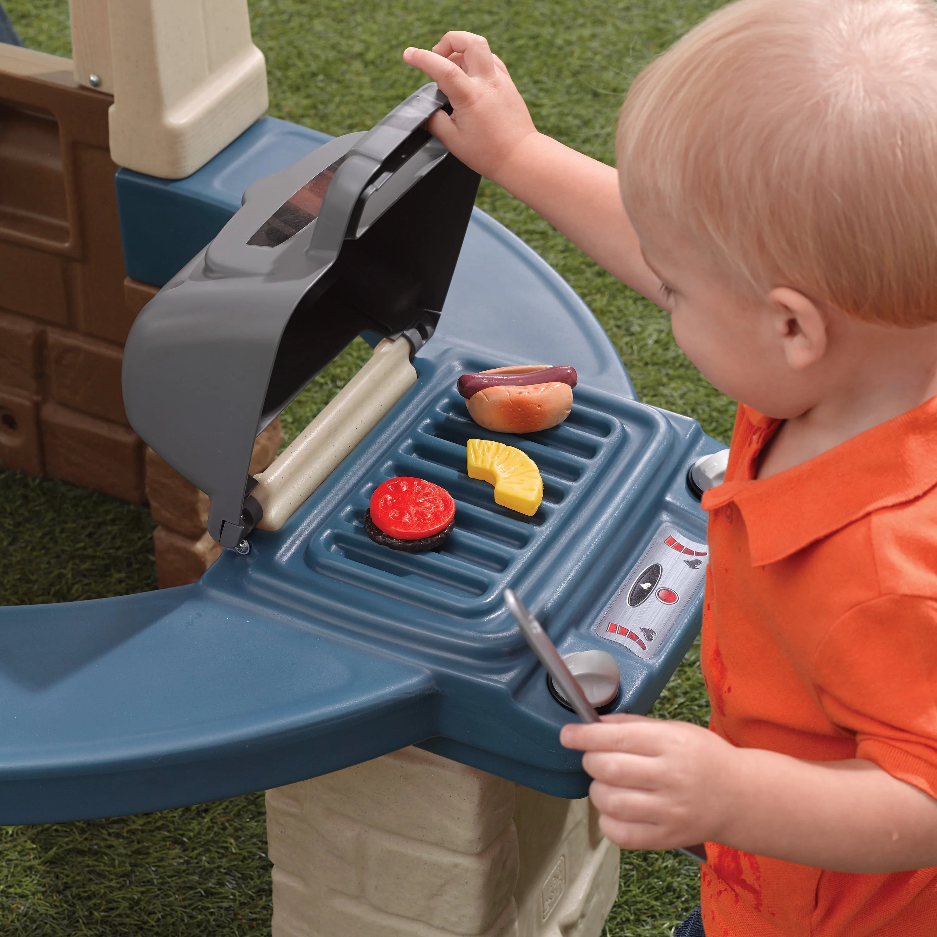 Brown Toddler Playhouse with Grill and Planter Play Toys U951843