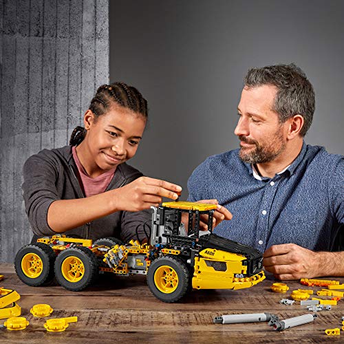 6x6 Volvo Articulated Hauler Building Kit (2,193 Pieces) P9314